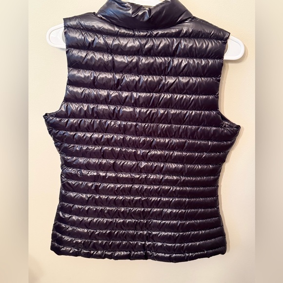 EUC Lululemon Pack it Down Puffer Vest size 6 in Black - Picture 2 of 5